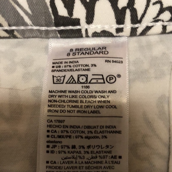 Old Navy pixie Chino style floral, print shorts size 8 - Picture 4 of 7